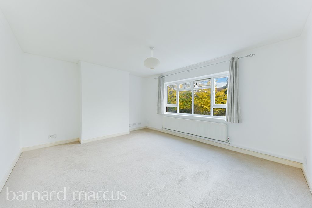 Property photo 3 of 7 Bedroom 1