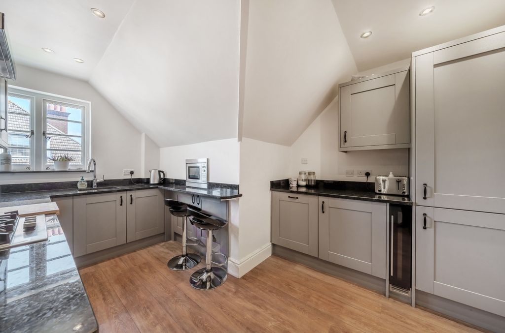 Property photo 2 of 17 2