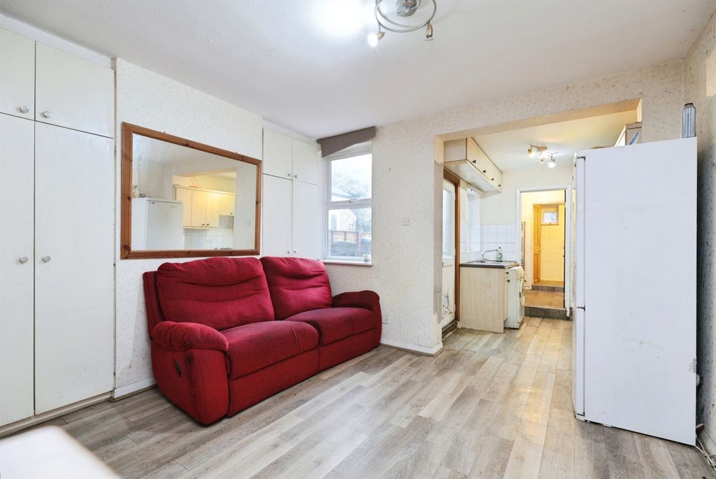 Property photo 3 of 23