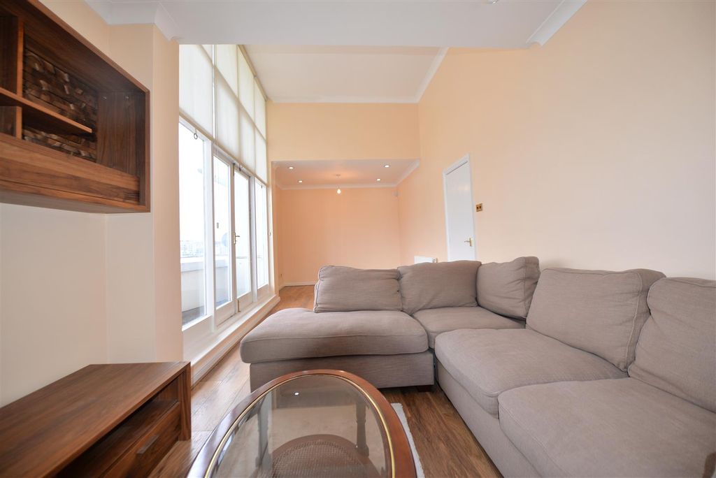 Property photo 3 of 8