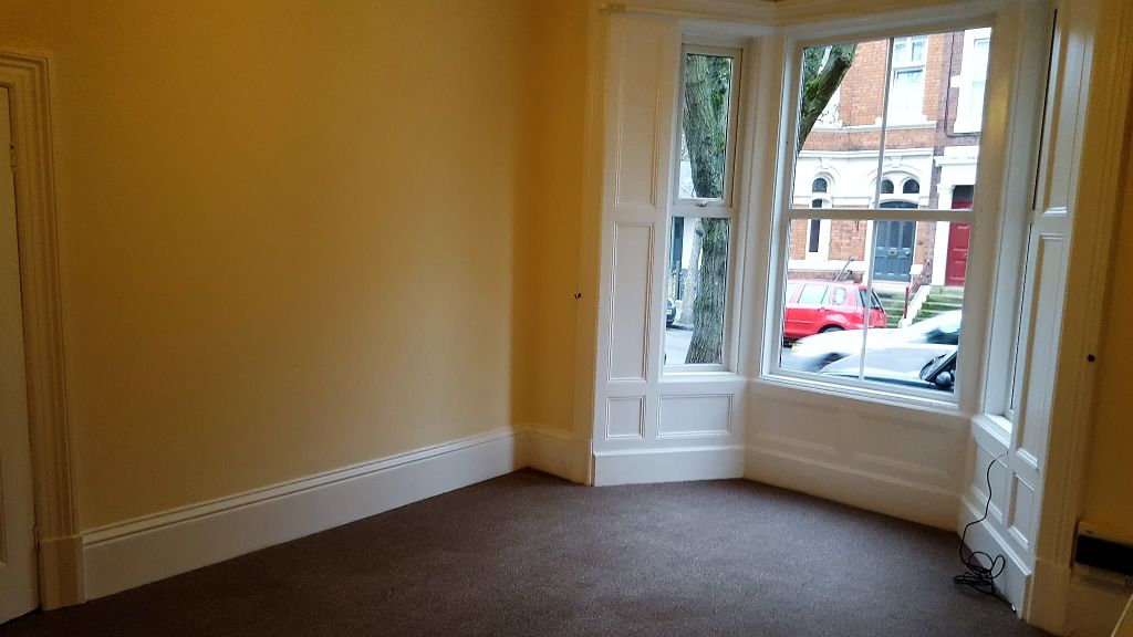 Property photo 3 of 11 Living Room