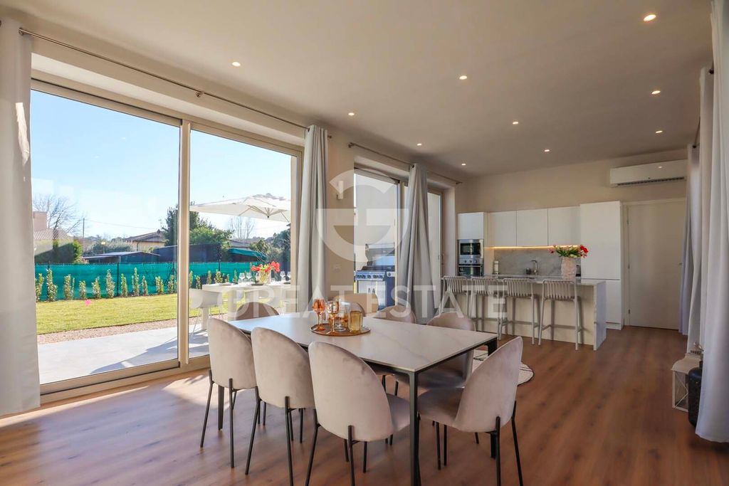 Property photo 2 of 32 Interiors