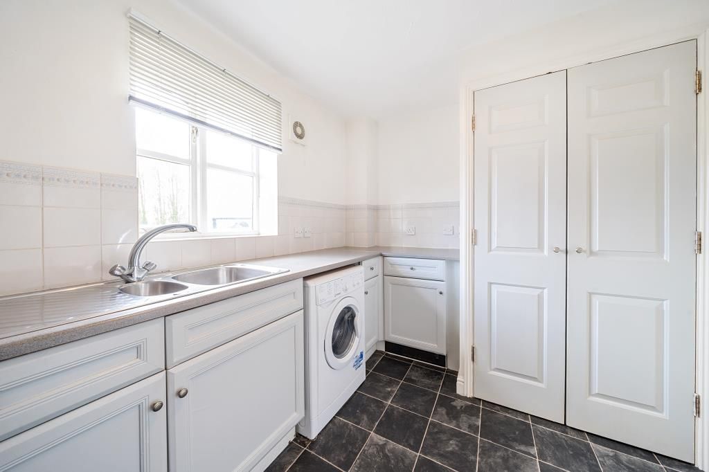 Property photo 3 of 10 Kitchen
