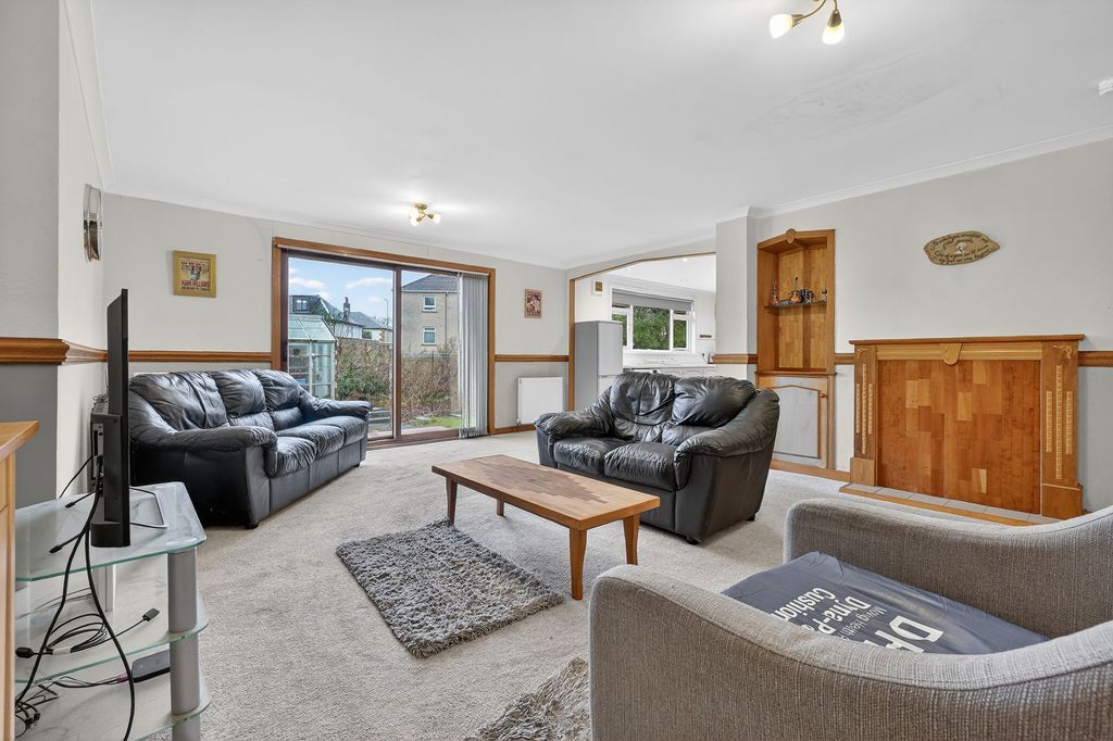 Property photo 3 of 27