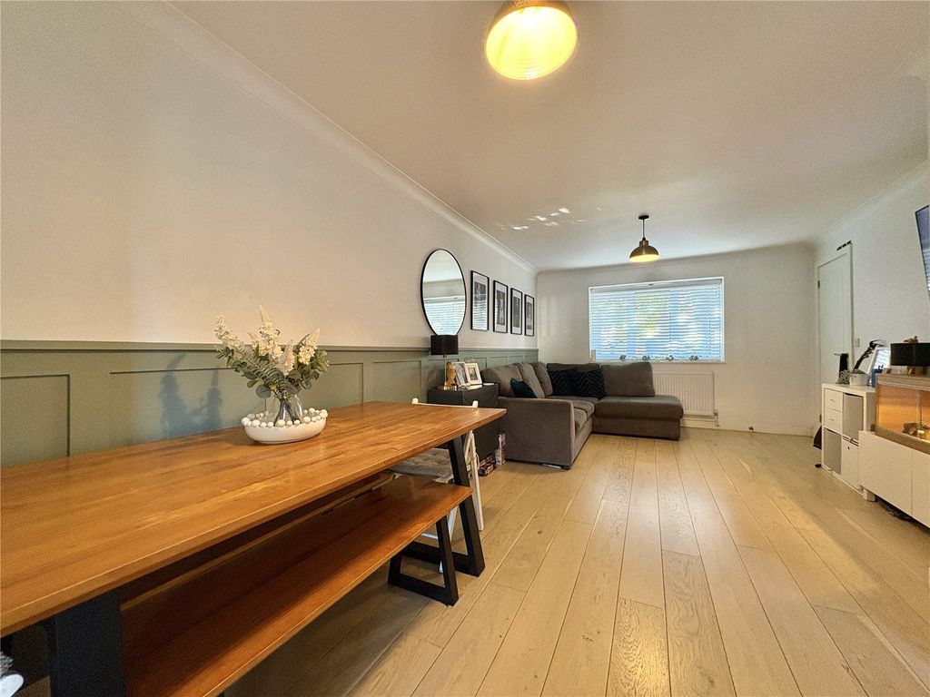 Property photo 3 of 16 Picture No. 12