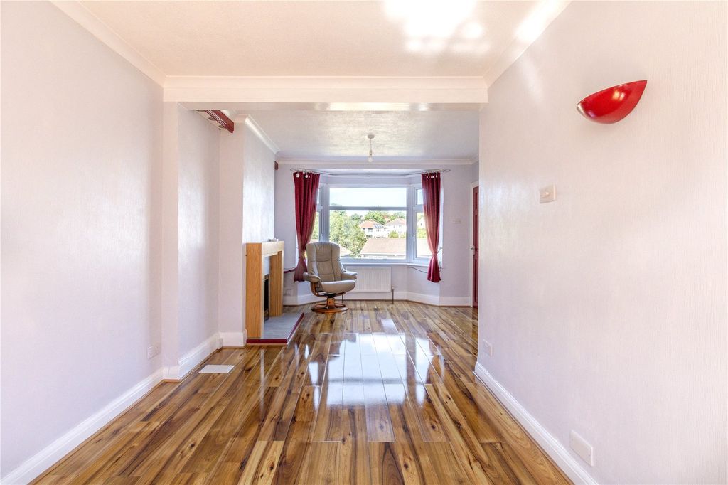 Property photo 2 of 17 Picture No. 01