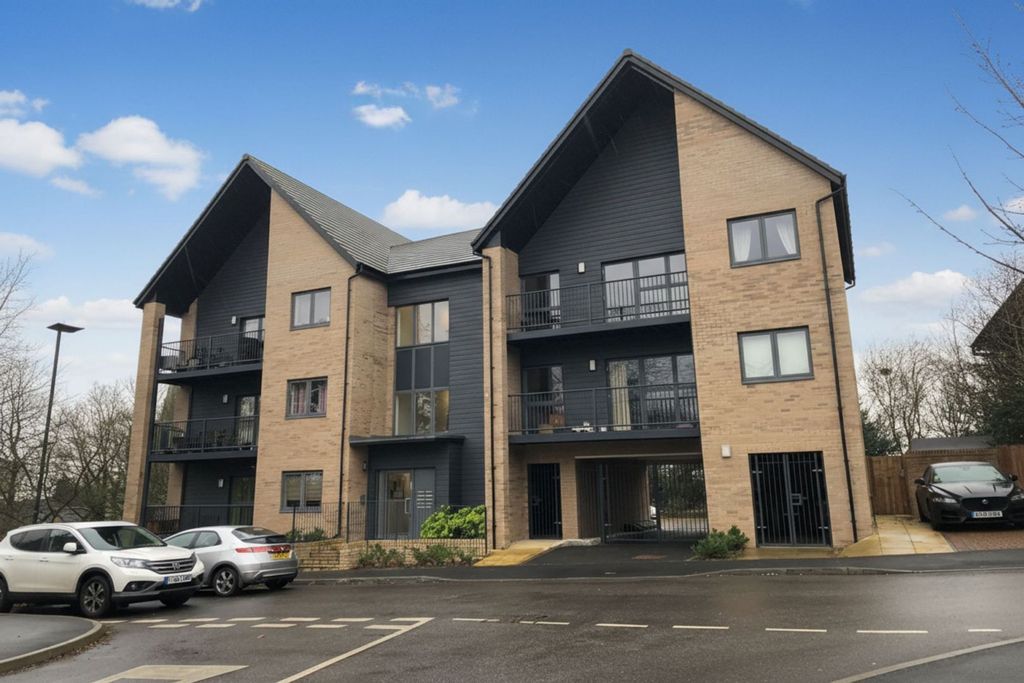 Property photo 1 of 9