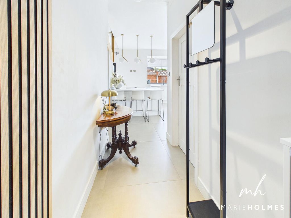 Property photo 2 of 22 Hallway