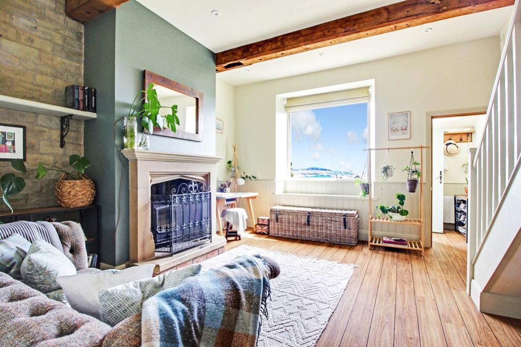 Property photo 3 of 24 Lrg_Lounge-5