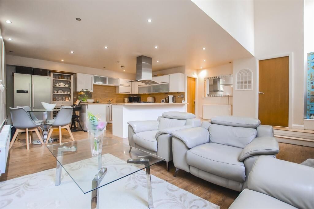 Property photo 3 of 24