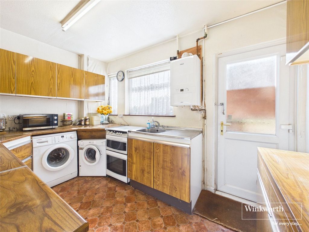 Property photo 3 of 16 Kitchen