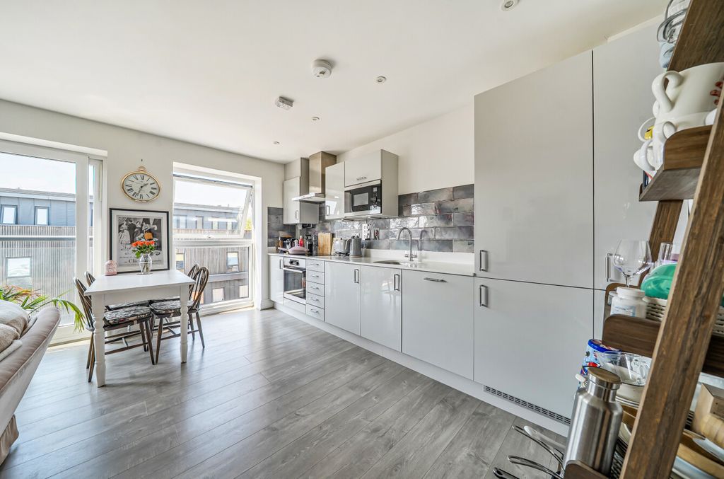 Property photo 3 of 16 Kitchen