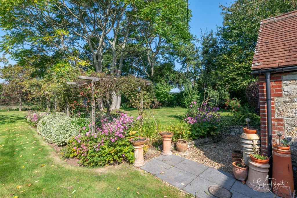 Property photo 2 of 48 Garden
