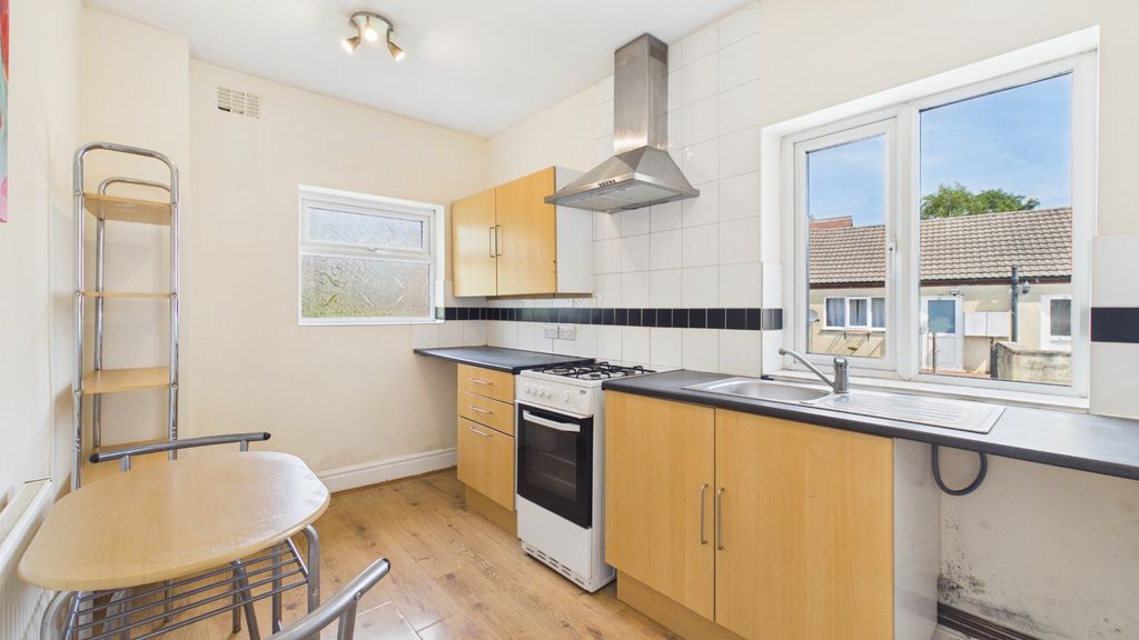 Property photo 2 of 9 3975484