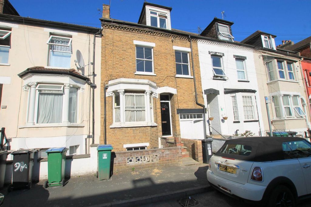 Property photo 1 of 8