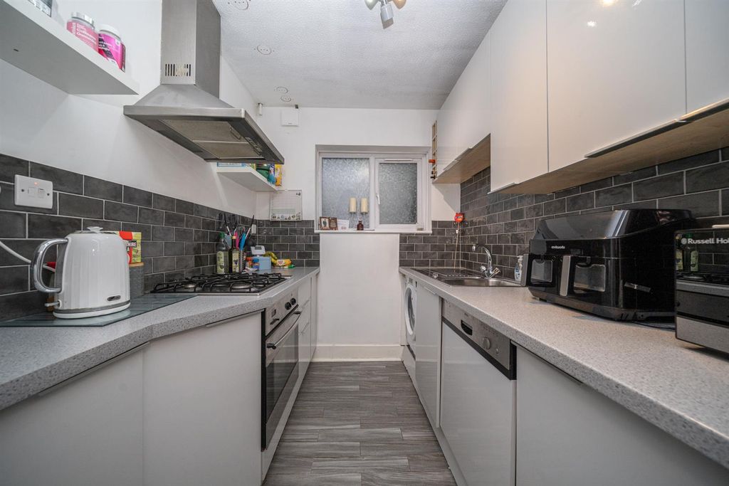 Property photo 3 of 14 Kitchen