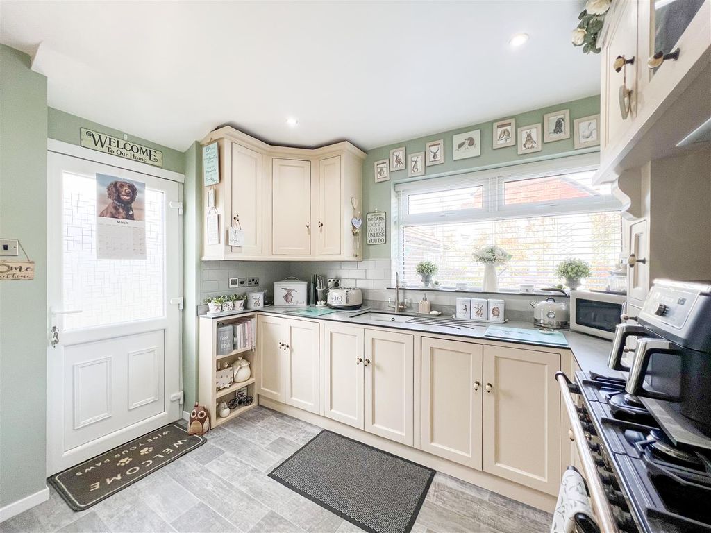 Property photo 3 of 15 Kitchen