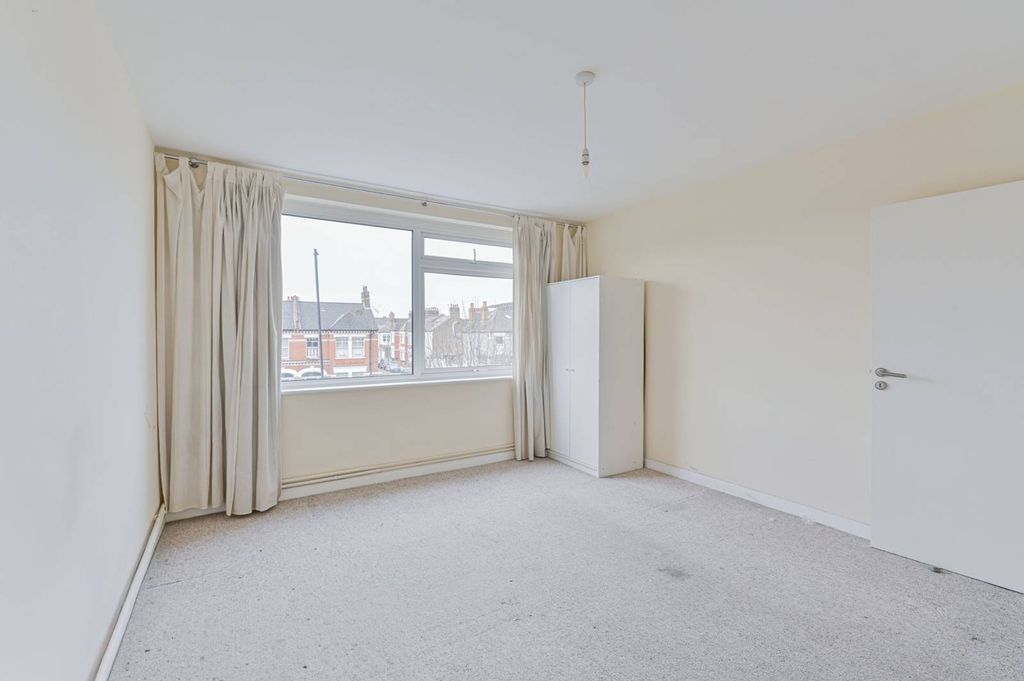 Property photo 3 of 7