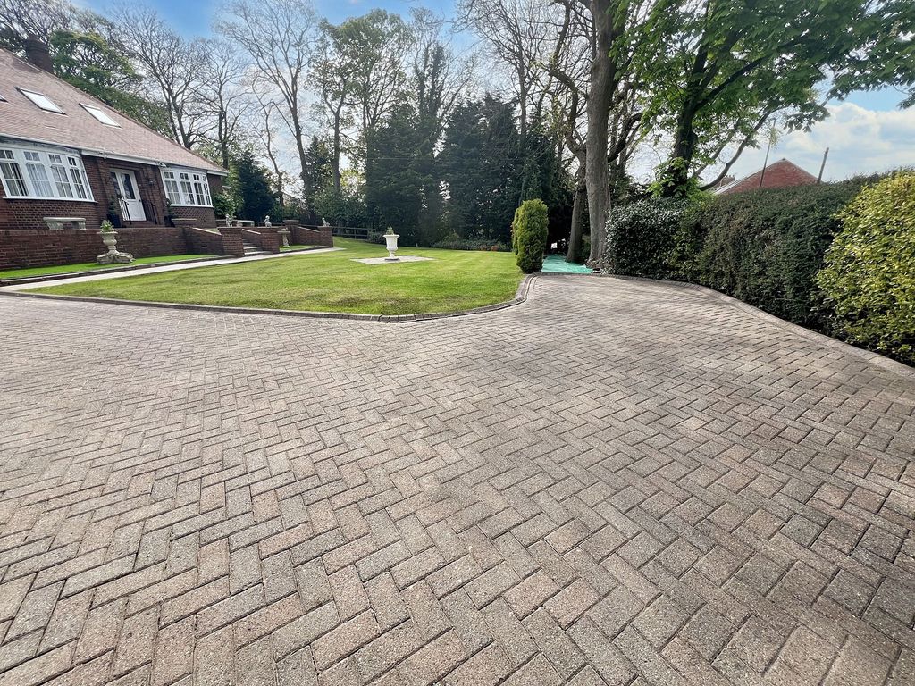 Property photo 2 of 31
