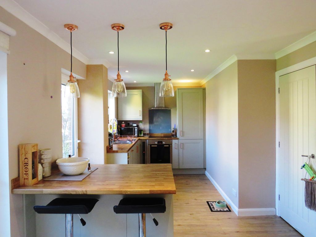 Property photo 2 of 11 Kitchen