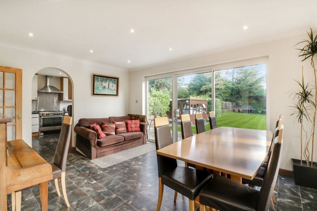 Property photo 3 of 23