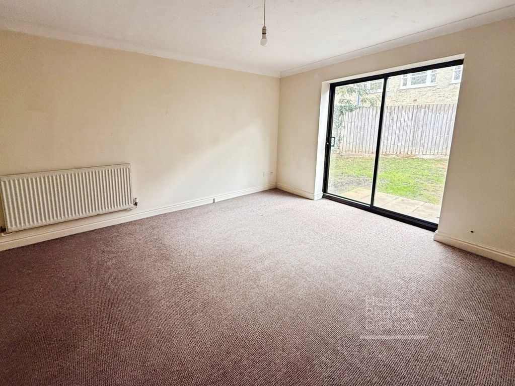 Property photo 2 of 10 Living Room