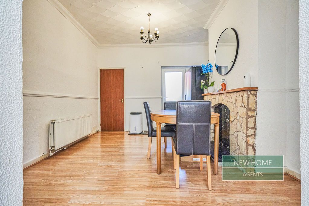 Property photo 3 of 17 Photo 6