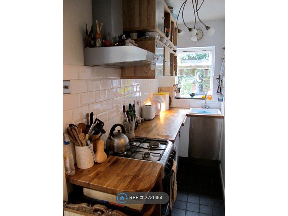 Property photo 2 of 8 Kitchen