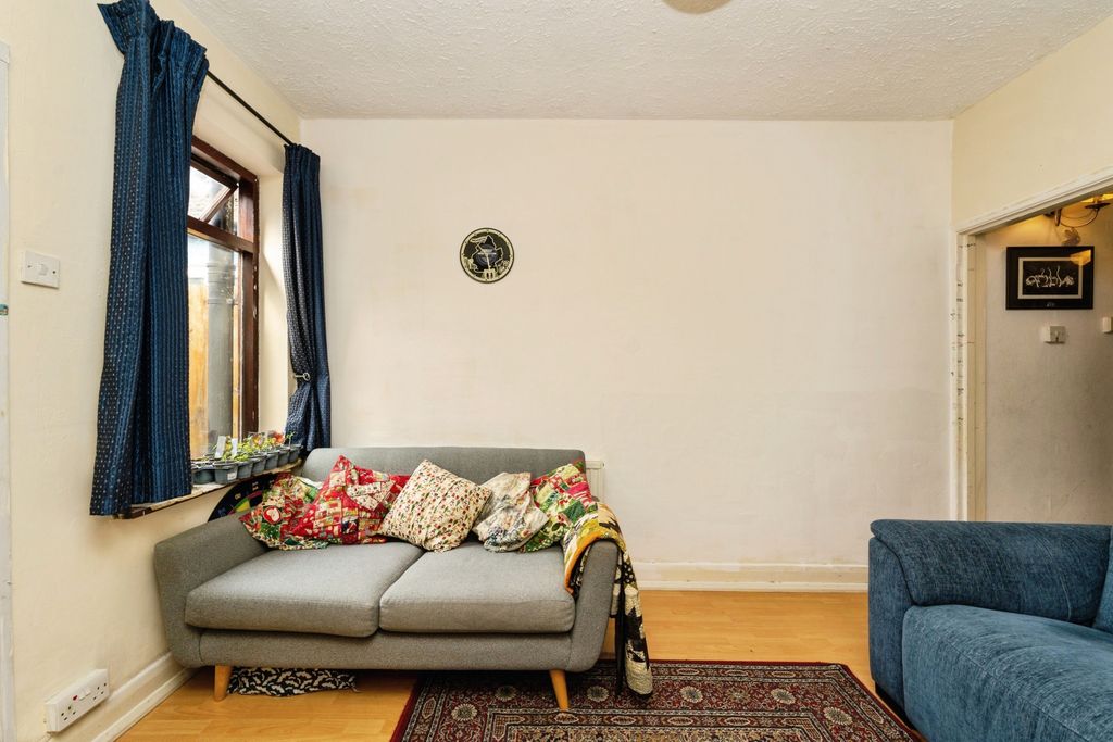 Property photo 3 of 14