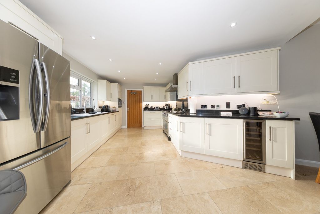 Property photo 3 of 27 4846824