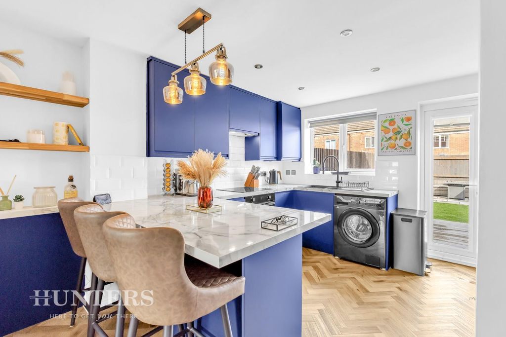 Property photo 3 of 23 Kitchen