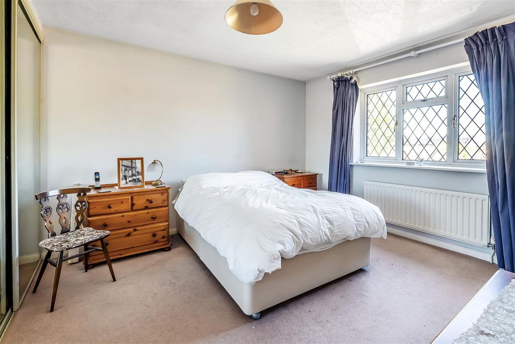 Property photo 1 of 29 6-Aston-Close-1.Jpg