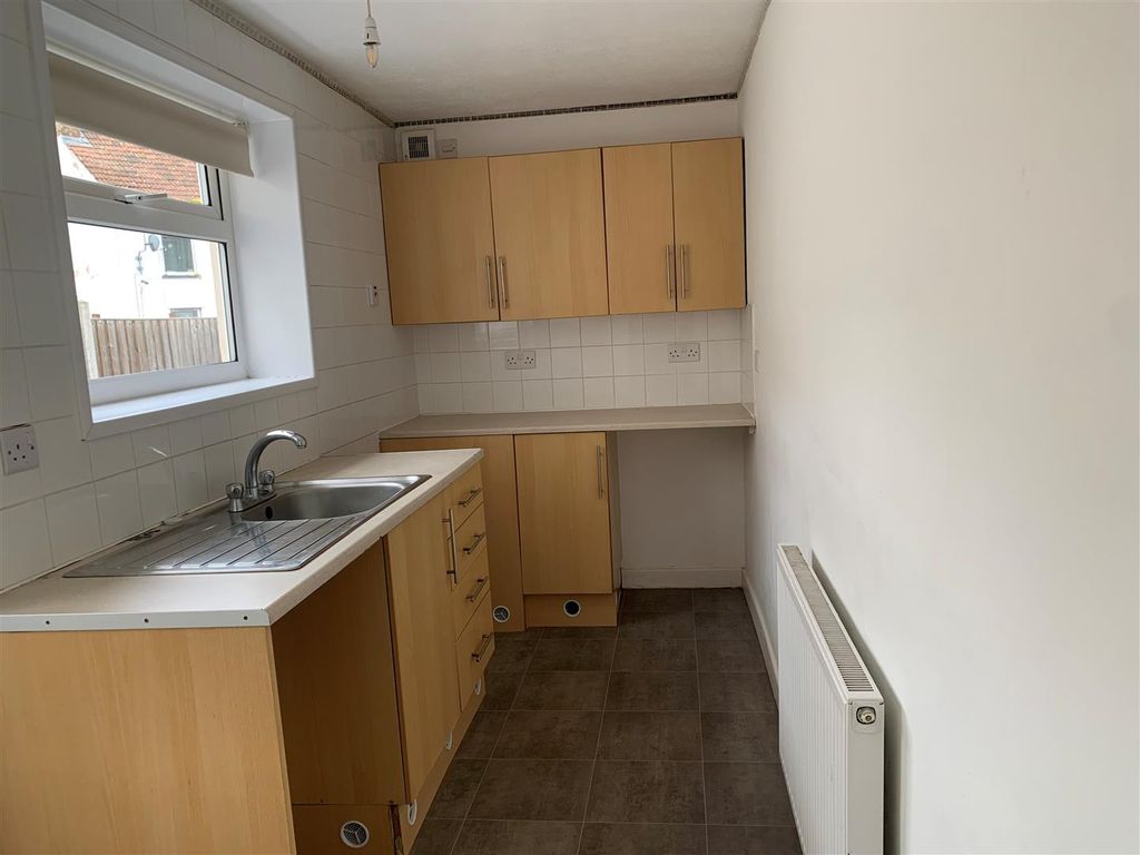 Property photo 2 of 11 Kitchen.Jpg