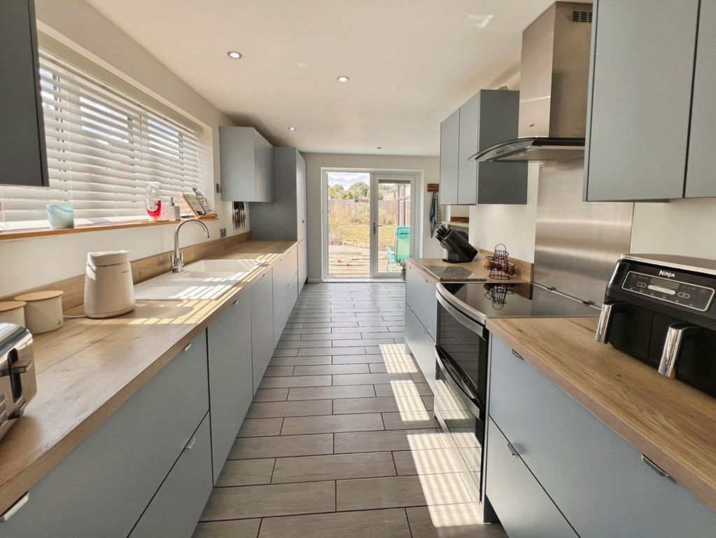 Property photo 3 of 18 Breakfast Kitchen