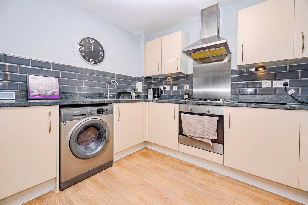 Property photo 2 of 12