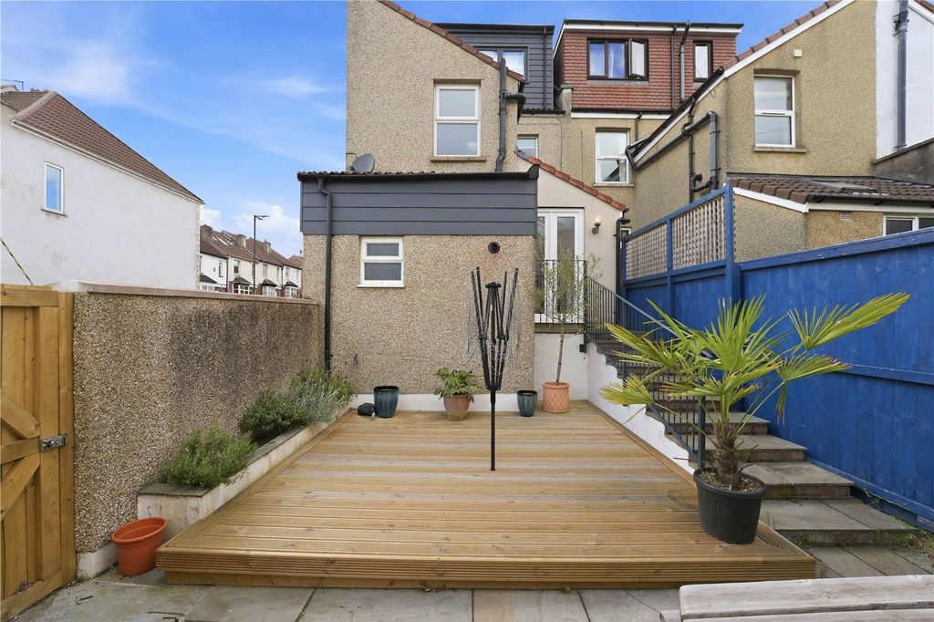 Property photo 3 of 28 Picture No. 25