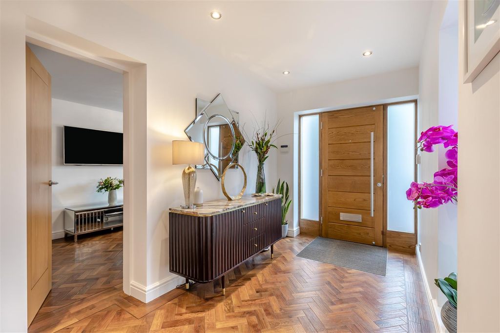 Property photo 3 of 46 8665443-Interior28.Jpg