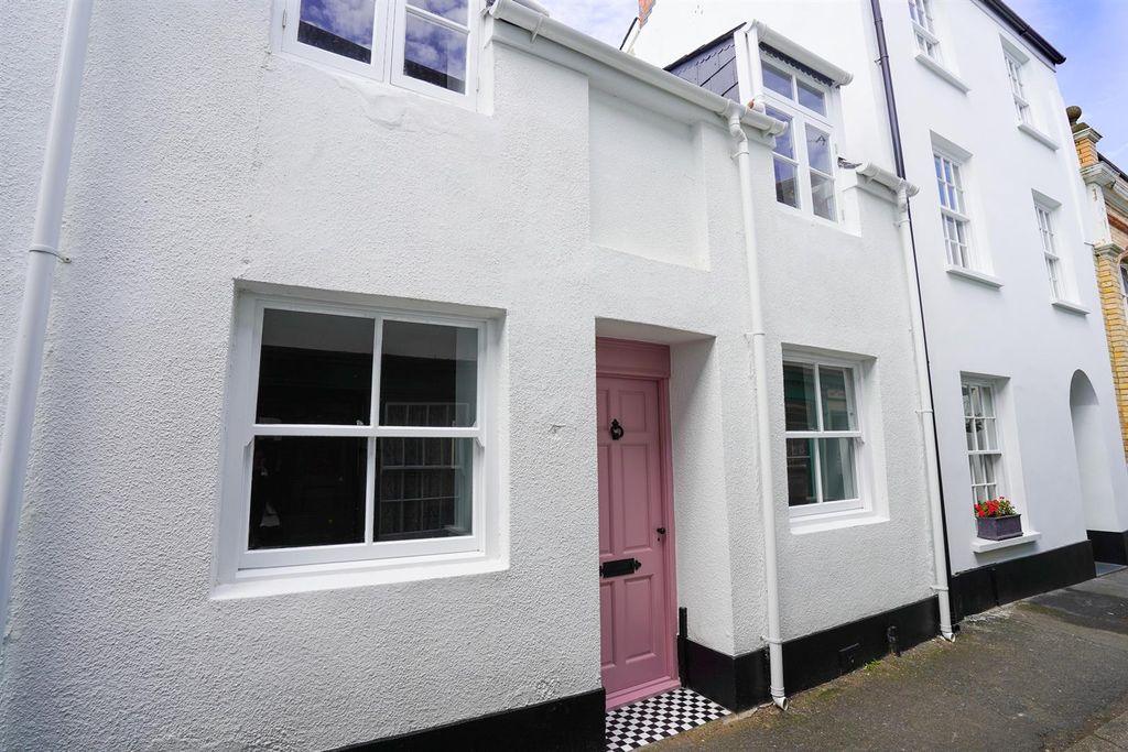 Property photo 2 of 18