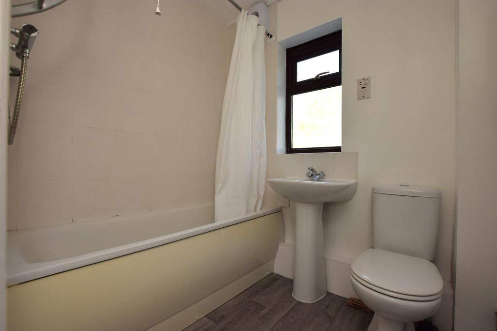 Property photo 3 of 6 Bathroom