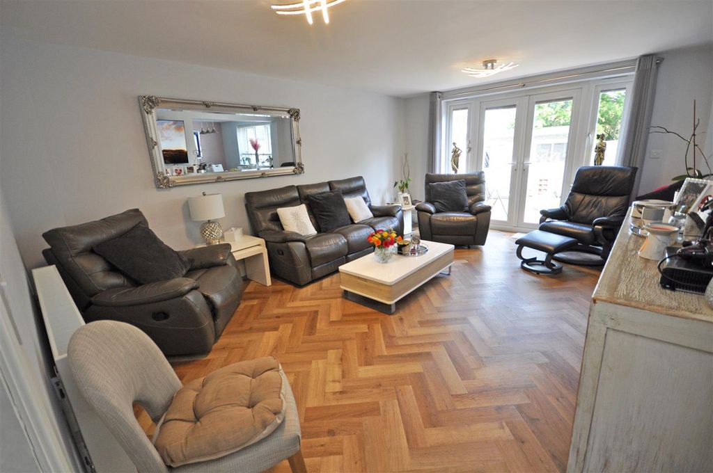 Property photo 3 of 12 Oak1.Jpg