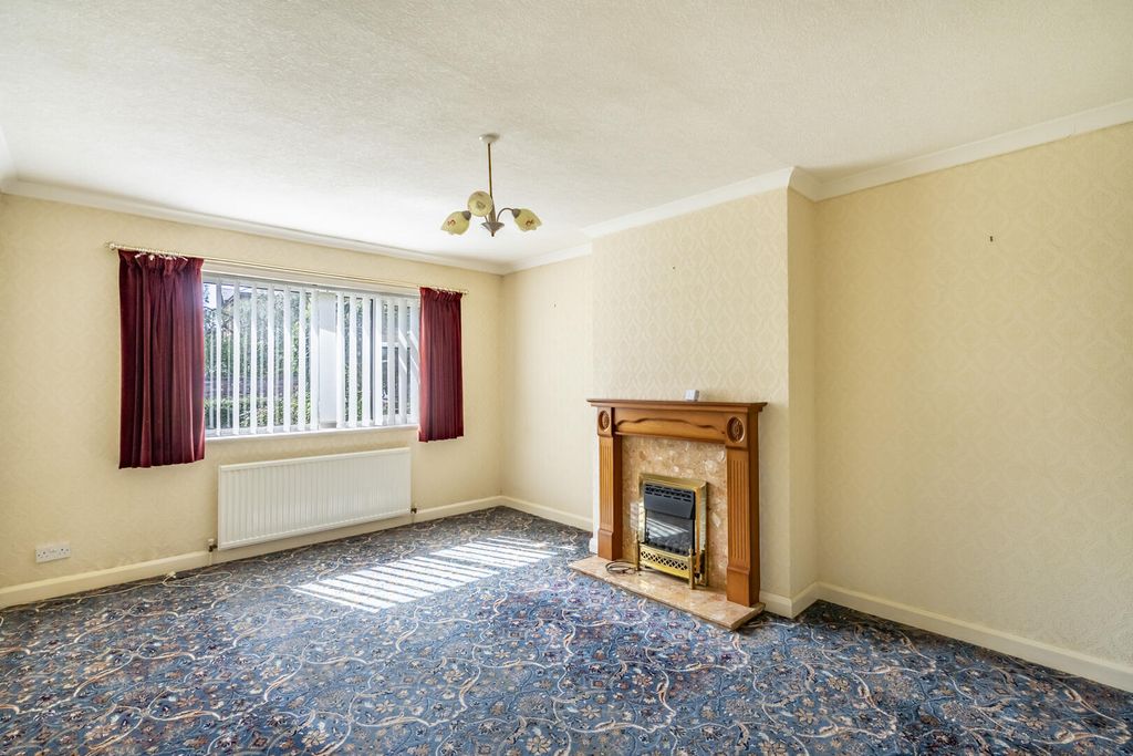 Property photo 3 of 18 Living Room