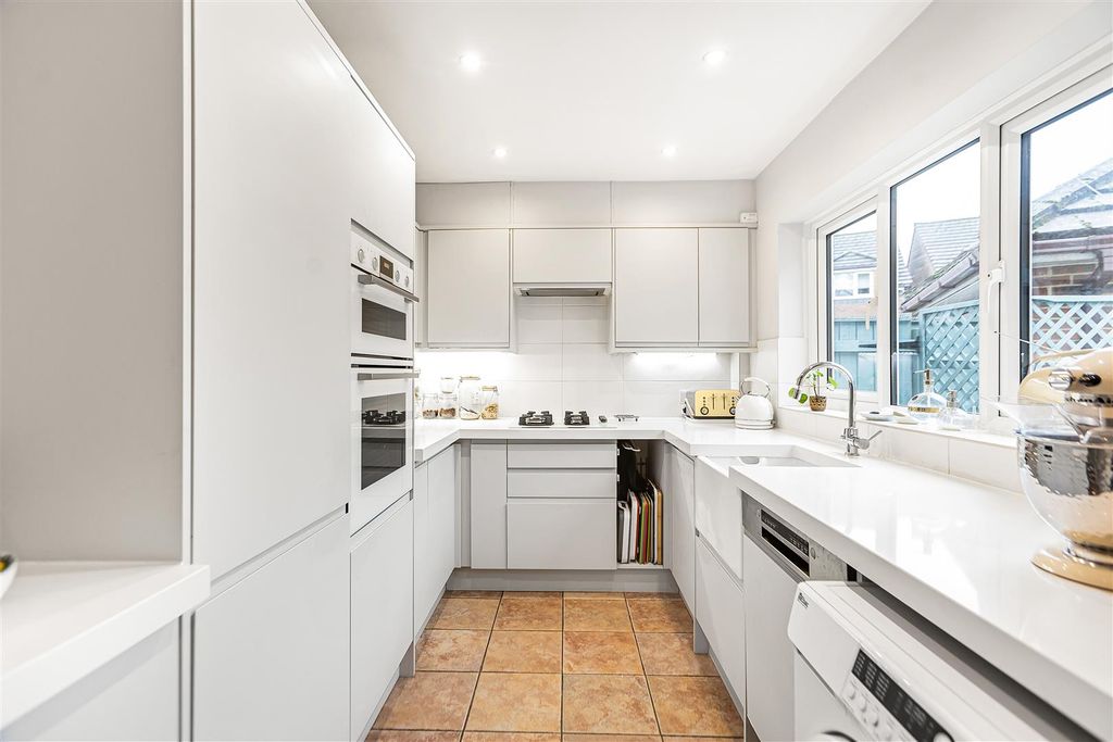 Property photo 2 of 34 38_72564.Jpg