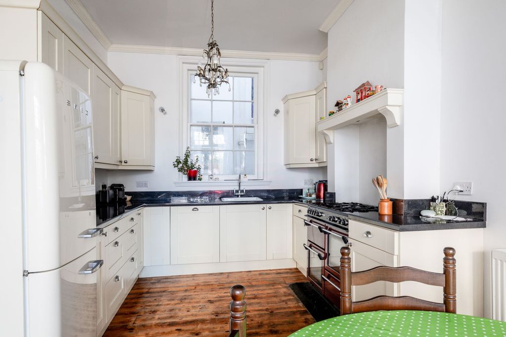 Property photo 3 of 12