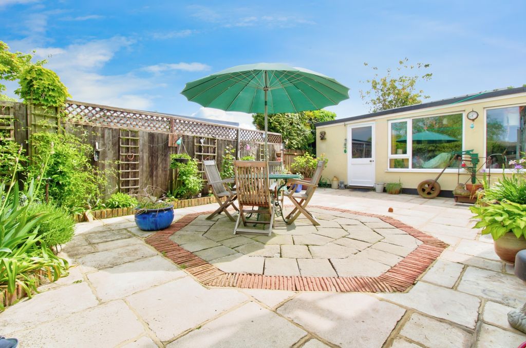 Property photo 3 of 18 Courtyard