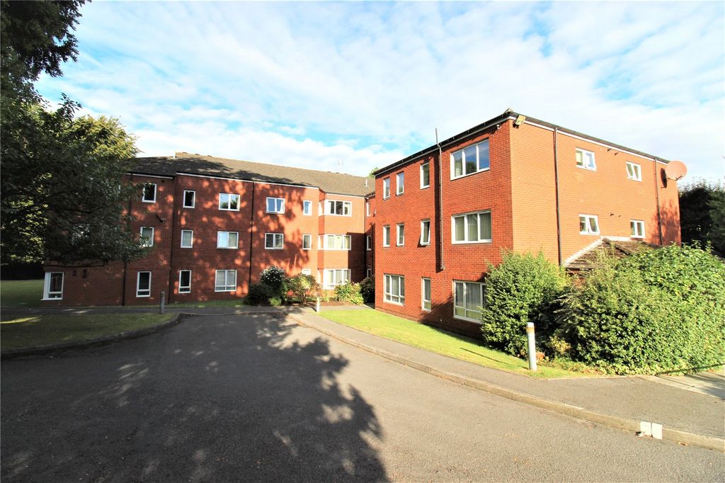 2 bed flat for sale Moor End