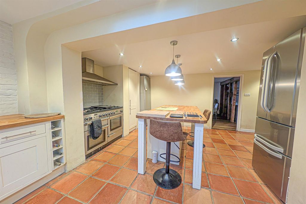 Property photo 2 of 17 Kit3.Jpg