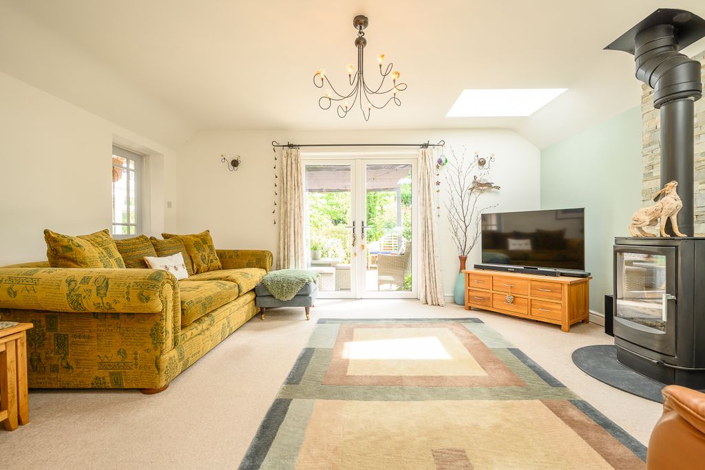 Property photo 3 of 30 Palmers Oak-39