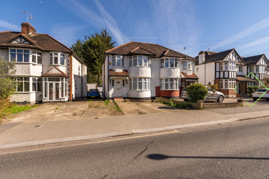 Property photo 2 of 14 Longland Drive, N20