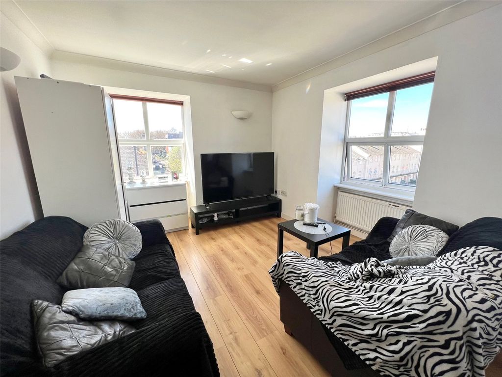 Property photo 2 of 10 Picture No. 12