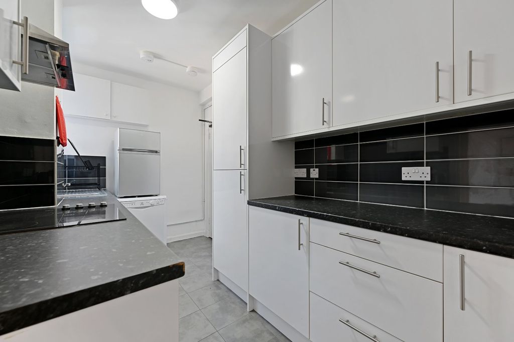 Property photo 3 of 12 Kitchen